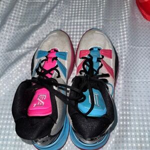 Nike Kyrie Infinity Men's Basketball Shoes White Blue Pink Sz 11.5